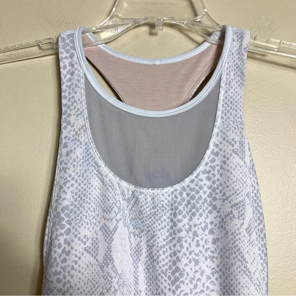 Lululemon Mesh With Me Tank Desert Snake White Silver Fox / White